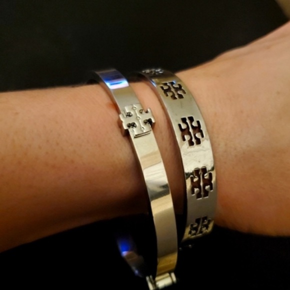 TORY BURCH Classic Logo Bangle Bracelet - Picture 2 of 4